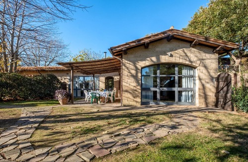 Capalbio Villa | Villa 'Lime Tree' with Private Garden and Wi-Fi