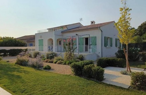 Grans Villa | Villa located a 10-minute walk from the charming Provençal village of GRANS