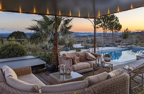Cabrieres-dʼAigues Villa | Villa 'Maison Luberon Sud' with Mountain View, Private Pool and Wi-Fi