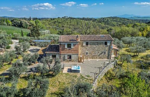 Castelnuovo Berardenga House | Villa Marielena Chianti hills view by Bestofmas