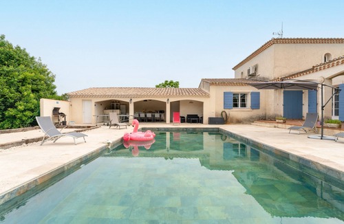 Saint-Etienne-du-Gres Villa | Villa 'Mas De La Tourrache' with Private Pool, Wi-Fi and Air Conditioning