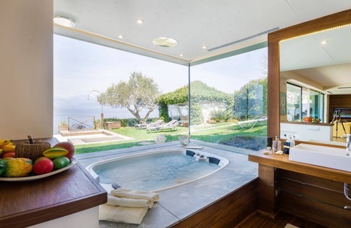 Ispra Villa | Villa Meraviglia - Four Bedroom Villa, Sleeps 8
