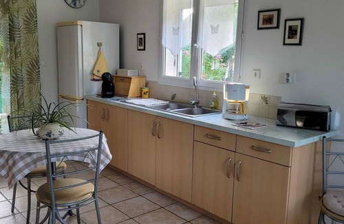 Graveson Villa | Villa meublée de Tourisme * for 2 pers. Quiet area with trees, Parking.
