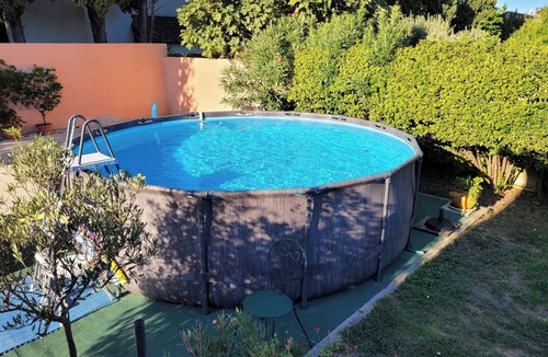 Graveson Villa | Villa meublée de Tourisme * for 2 pers. Quiet area with trees, Parking.