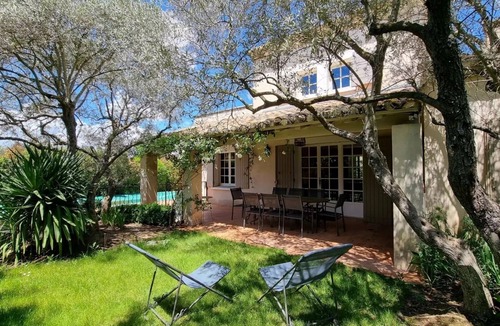 Eygalieres Villa | Villa Molassis in Eygalières, with swimming pool & view of the Alpilles mountains