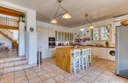 Cournonsec House | Villa 'Moun Mas' with Private Pool, Wi-Fi, and Air Conditioning