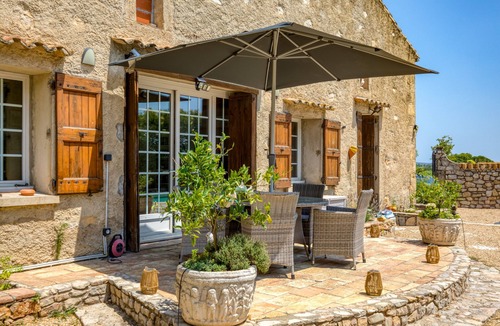 Cournonsec House | Villa 'Moun Mas' with Private Pool, Wi-Fi, and Air Conditioning