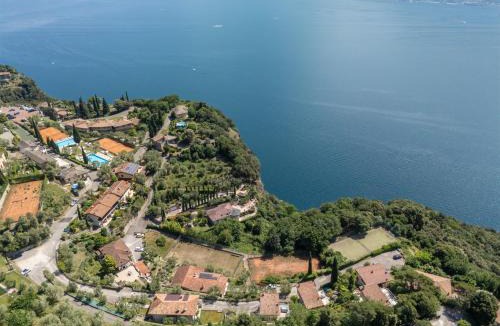 Bassanega Villa | Villa Natura Panoramic Lake Garda