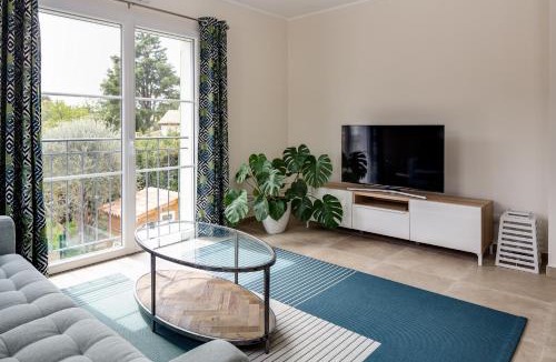 Roquefort-les-Pins Apartment | Villa Orange spacious luxury apartment on the Côte d'Azur