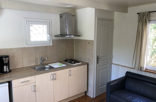 Bagnols-en-Foret Cottage | Villa outbuilding cottage