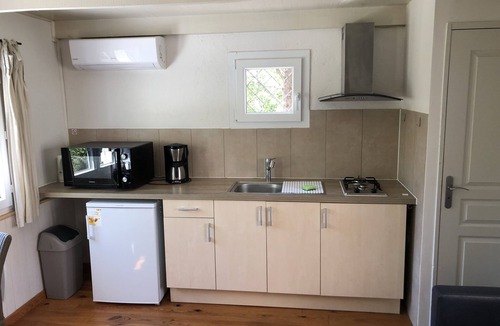 Bagnols-en-Foret Cottage | Villa outbuilding cottage