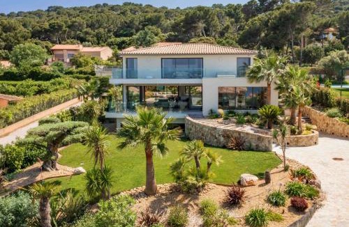 Giens Villa | Villa Palma Giens - Vue Mer Panoramique -Piscine Chauffée Mai à Septembre- 4 chambres -Garage
