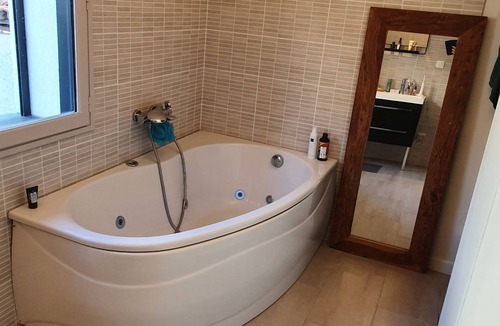 Est Villa | Villa Pinky 140 m2. Downtown Aix-en-Provence. Garden, swimming pool, private parking