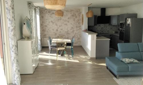 Castellar Apartment | Villa Rosie, vue mer, piscine et parking privatif avec recharge, AC, Wifi, Calme