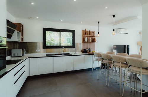 Grimaud Villa | Villa Ryx with Pool, Sea View, Wi-Fi, and Air Conditioning