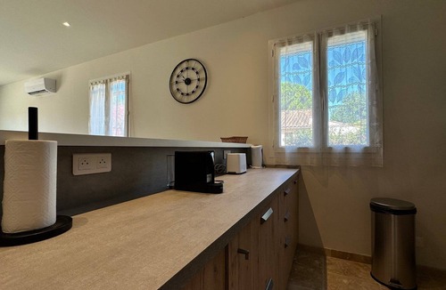 Tarascon Villa | Villa Sarde, entire house with parking
