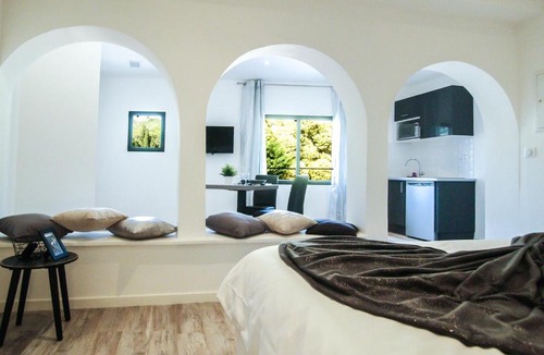 Gemenos Apartment | Villa St Ange