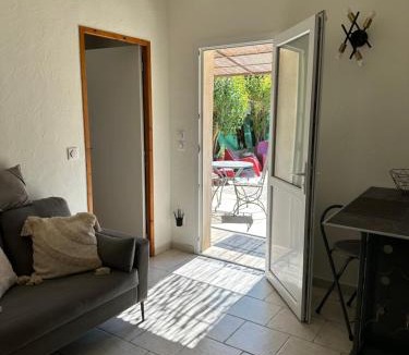 Aix-en-Provence House | Villa Theolina Maisonnette lumineuse avec jardin, parking privé au calme à Aix