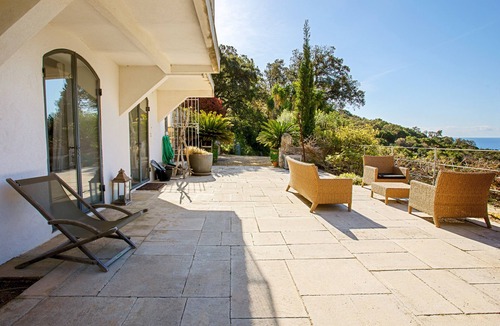 Cavalaire-sur-Mer Villa | Villa "Vue sur les Iles d'Or" with Sea View, Private Pool & Wi-Fi