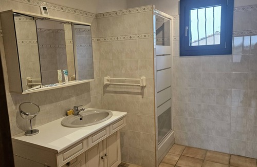 Istres Villa | Villa with garden and 8x4 pool in a quiet neighborhood.