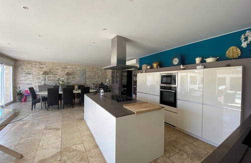 Arles House | VILLA with heated swimming pool, pool house and petanque court