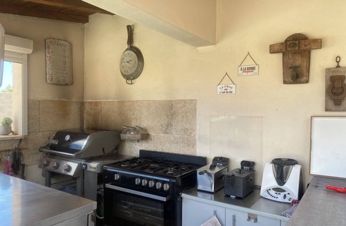 Arles House | VILLA with heated swimming pool, pool house and petanque court