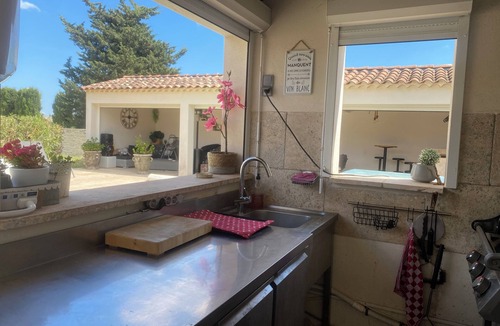 Arles House | VILLA with heated swimming pool, pool house and petanque court