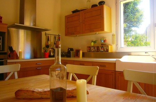 Salon-de-Provence Villa | Villa with pool, calm in the historical city (ideal for famillies)