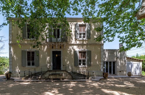 Arles Villa | Villa with swimming pool under the plane trees between Arles, the Alpilles and the Camargue