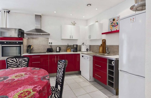 Marseillan House | Village house in Marseillan with elevator and rooftop terrace