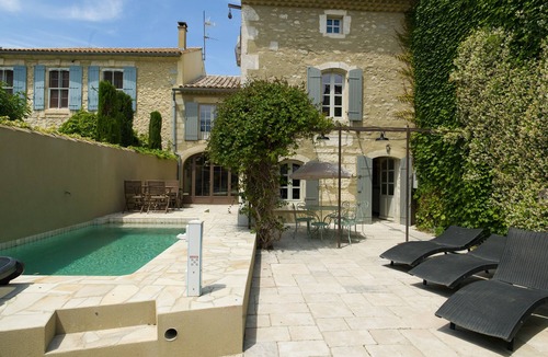 Eygalieres Villa | VILLAGE HOUSE WITH POOL and AC, Sleep 6, IN MAILLANE VILLAGE