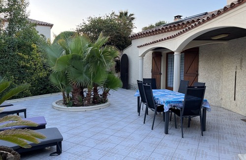 Villeneuve-les-Beziers House | Villeneuve les Béziers, Globetrotteur, Villa 8pers