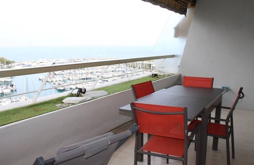 Villeneuve Loubet Beach Apartment | Villeneuve-Loubet: Apartment with Terrace, Air Conditioning and Garage