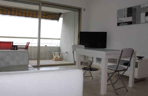 Villeneuve Loubet Beach Apartment | Villeneuve-Loubet: Apartment with Terrace, Air Conditioning and Garage