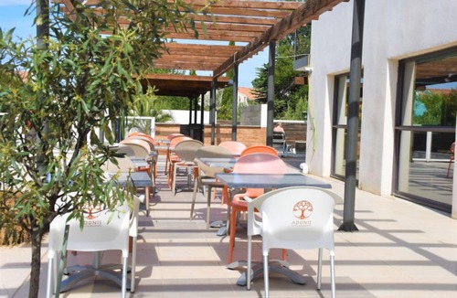 Eguilles Apartment | Voyage au Coeur d'Aix av/Accès Piscine+Terasse!