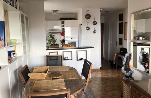 Hyeres Apartment | 🌊 Vue Mer & Calme au Port d'Hyères : 3 pièces Climatisé à 200m des Plages