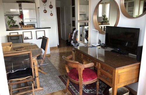 Hyeres Apartment | 🌊 Vue Mer & Calme au Port d'Hyères : 3 pièces Climatisé à 200m des Plages