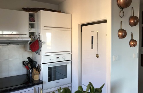 Hyeres Apartment | 🌊 Vue Mer & Calme au Port d'Hyères : 3 pièces Climatisé à 200m des Plages
