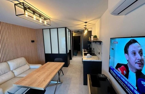 Lazaret Apartment | Vue mer Incroyable, Appartement Entièrement Rénové Avec Piscine et Garage