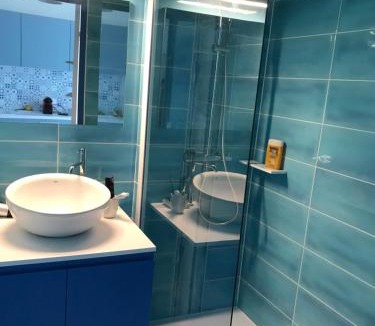Le Grand Travers Apartment | Vue mer, terrasse,clim, wifi, parking, piscine