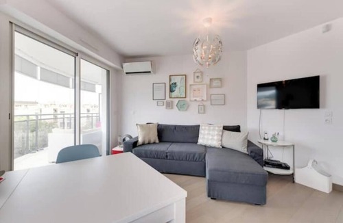 Roquebrune-Cap-Martin Villa | WALK TO THE OCEAN, stylish large 2BR with balcony