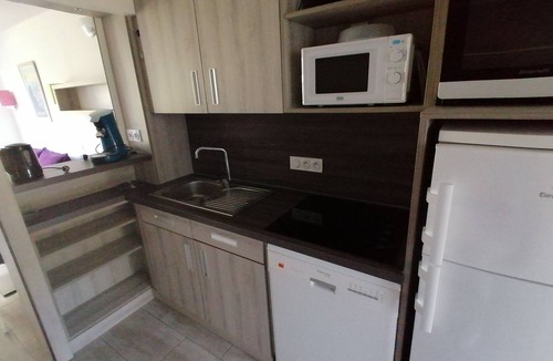 Boulouris-sur-Mer Apartment | Weekly rental garden level in quiet residence with swimming pool