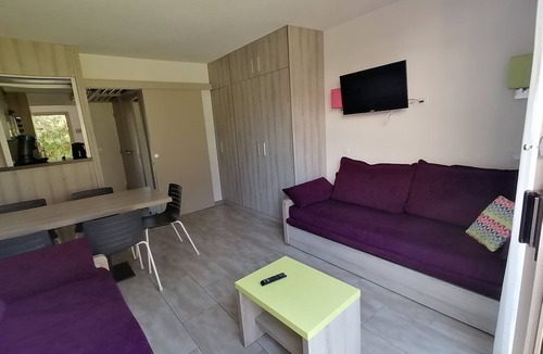 Boulouris-sur-Mer Apartment | Weekly rental garden level in quiet residence with swimming pool