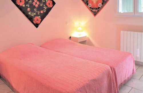 Cereste House | Welcome to this independent vacation rental with private pool, at the foot of the Luberon massif and