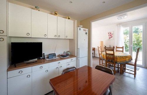 Velaux Villa | Well-equipped village house near beaches