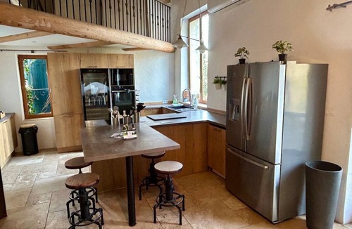 Lurs Apartment | West Wing Loft-style flat with private balcony