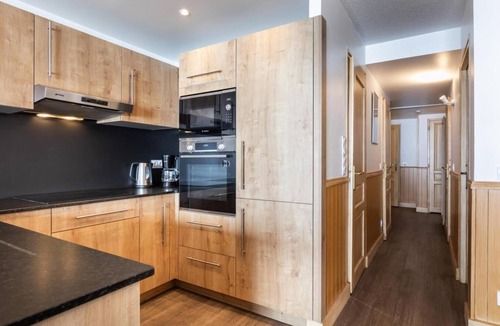 Val-Thorens Apartment | Wifi, 100m from resort center, fitness, swimming pool, sauna, hammam, balcony, fireplace or stove