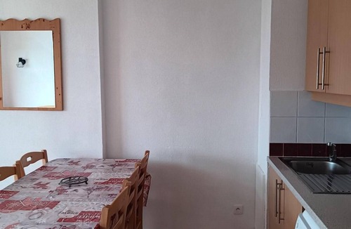 Puy-Saint-Vincent Apartment | Wifi, 1st floor, view mountain, swimming pool, balcony, parking, tv, ski locker, 35m²