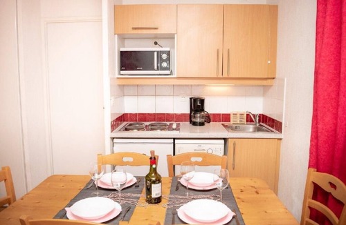 Puy-Saint-Vincent Apartment | Wifi, 1st floor, swimming pool, balcony, parking, tv, ski locker, 45m², Puy-Saint-Vincent