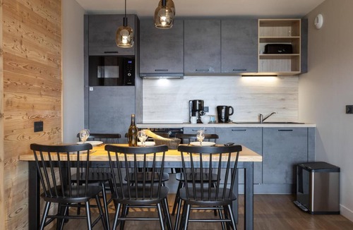 Risoul Apartment | Wifi, 250m from shops, swimming pool, balcony, ski locker, 56-74m², Risoul